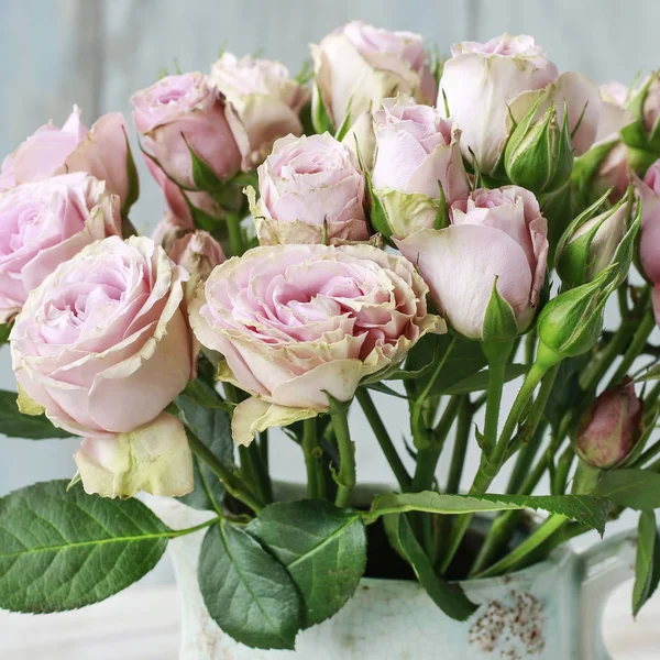 Strauß rosa Rosen. — Stockfoto