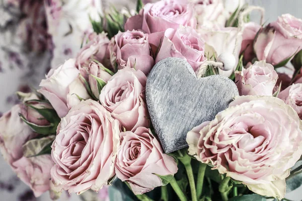 Strauß rosa Rosen. — Stockfoto