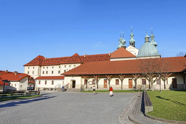 KALWARIA-ZEBRZYDOWSKA, POLAND - NOVEMBER 11, 2017: Basilica in K — Stock Photo, Image