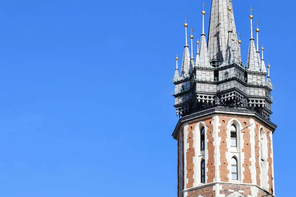 Krakow, Polonya - 22 Nisan 2018: Mariacki kilisesi, Bizim Kilisesi — Stok fotoğraf