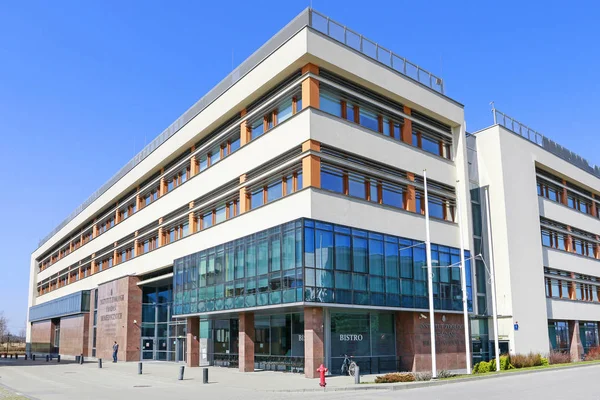 KRAKOW, POLONIA - 11 DE ABRIL DE 2018: La Universidad Jagellónica. Mo. — Foto de Stock