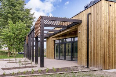 Krakow,Polonya - 11 Mayıs 2018: Zablocie'deki modern şehir parkı