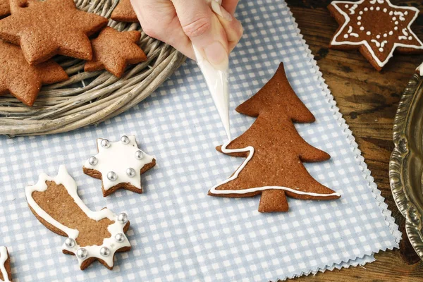 How to make christmas gingerbread cookies, tutorial. — Stock Photo, Image