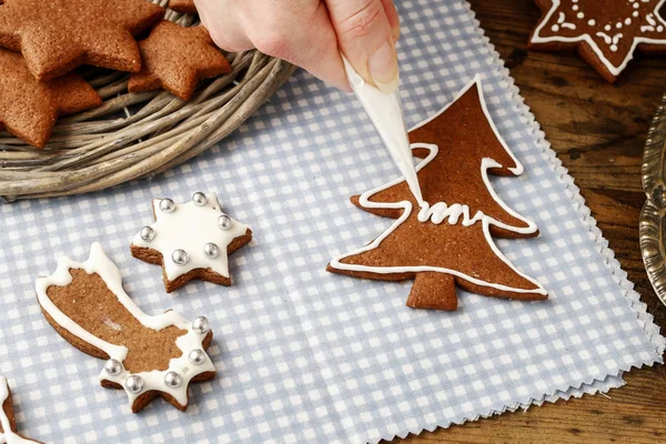 How to make christmas gingerbread cookies, tutorial. — Stock Photo, Image