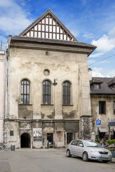 KRAKOW, POLONIA - 04 DE MAYO DE 2018: La Alta Sinagoga. Edificios de j — Foto de Stock