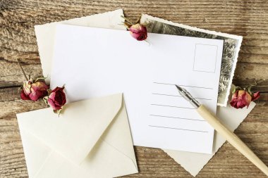 Deniz kenarında tatillerden kartpostal. Tatil arzuları.