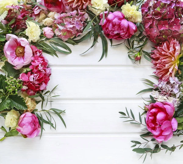 Romantický květinový ornament s rose, dahlia, hortensia a carnat — Stock fotografie