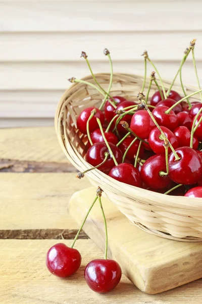 Basket of cherries. — Stock Photo, Image