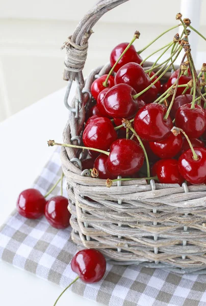 Basket of cherries. — Stock Photo, Image