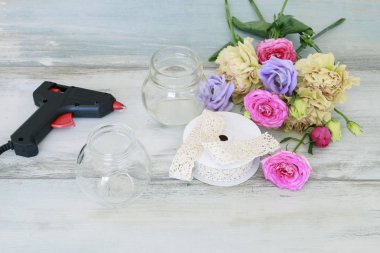 Nasıl gül, eustoma ve lavanta akan basit buket yapmak