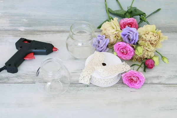 How to make simple bouquet with rose, eustoma and lavender flowe — Stock Photo, Image