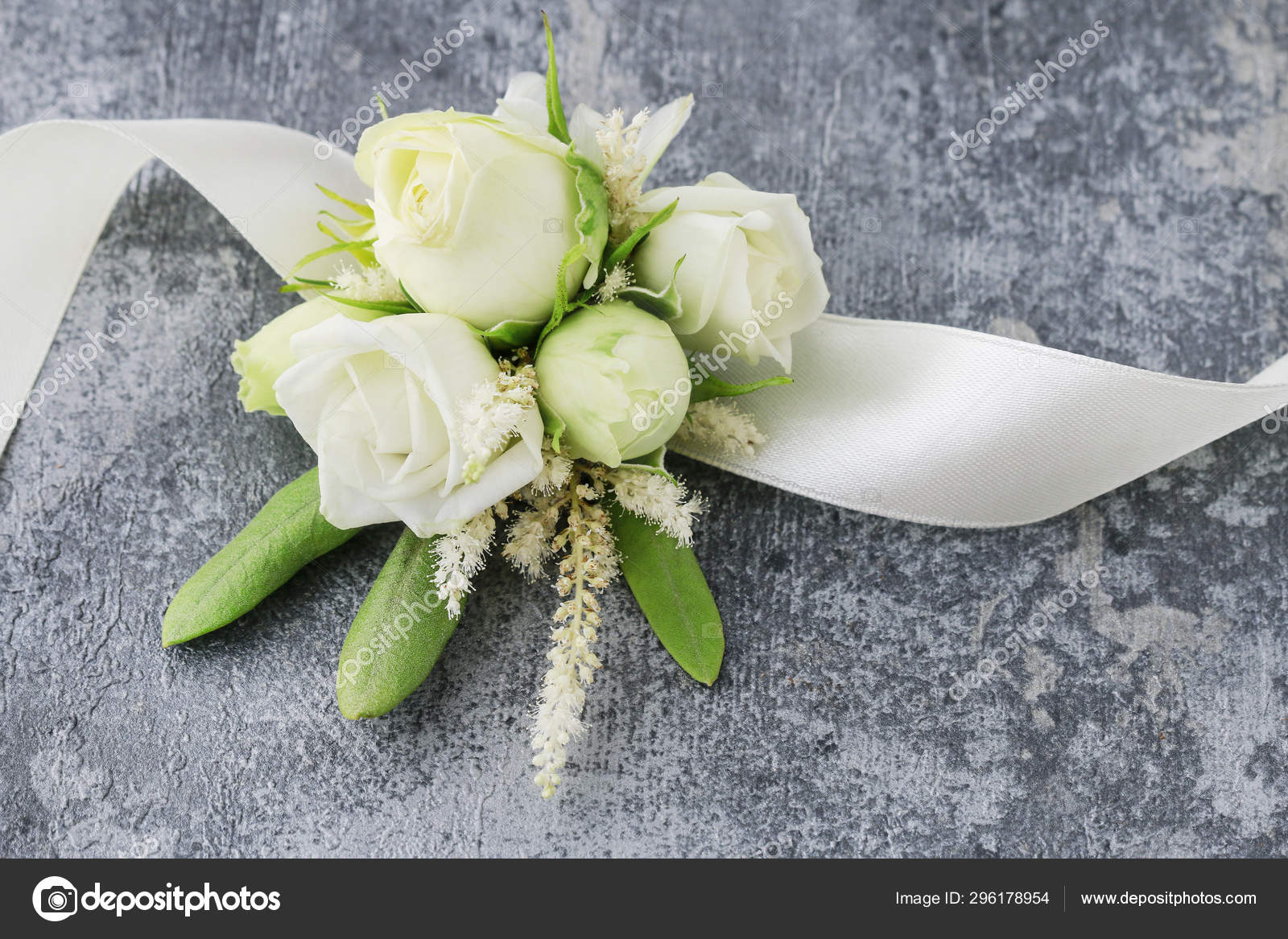 How to make wrist corsage for bride using rose and eustoma flowe Stock