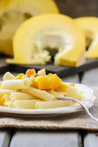 Macarrones con salsa de calabaza . —  Fotos de Stock