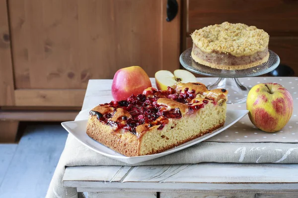 Röd sommarfrukt kaka. — Stockfoto