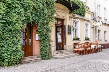 Krakow,Polonya - 16 Ağustos 2018: Yahudi bölgesinde eski tenements