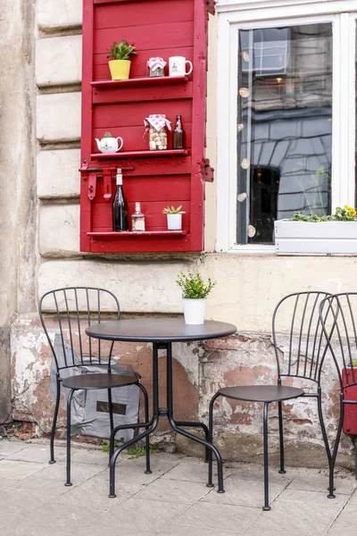 KRAKOW, POLÓNIA - 11 de maio de 2018: Café de rua no antigo distrito judaico — Fotografia de Stock