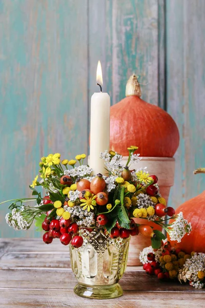 Autumn candle holder decorated with rose hip, hawthorn berries a — Stock Photo, Image