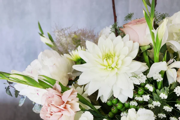 Matrimonio composizione floreale. Grande mazzo di fiori . — Foto Stock