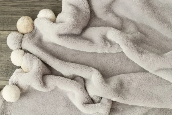 Manta gris con pompones . — Foto de Stock
