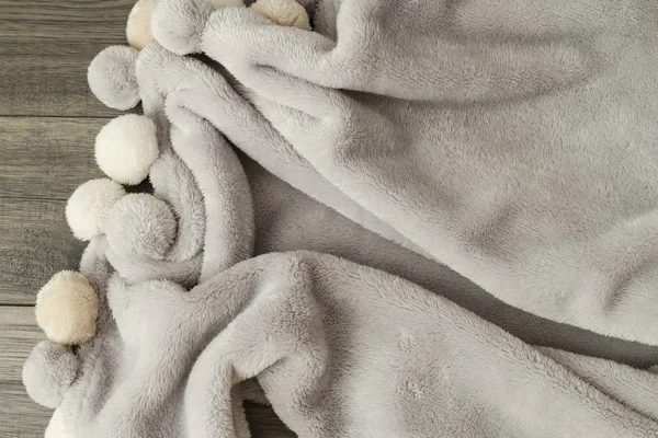 Manta gris con pompones . — Foto de Stock