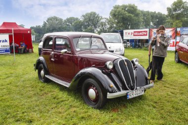 Krakow, Polonya - 09 Haziran 2016: Vintage araba açık hava fuarında