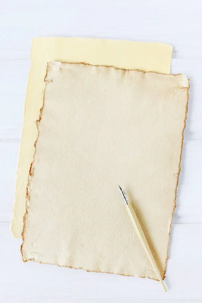 Carta manuscrita com uma caneta vintage, folha de papel velha — Fotografia de Stock