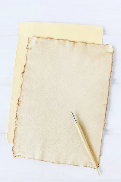 Brief handgeschreven met een vintage pen, oude vel papier — Stockfoto