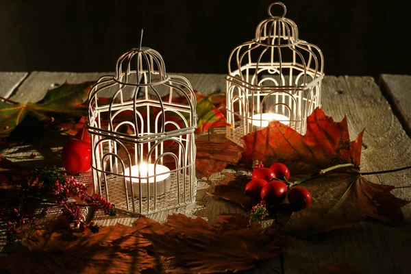 Lanternas feitas de gaiolas de pássaros vintage — Fotografia de Stock