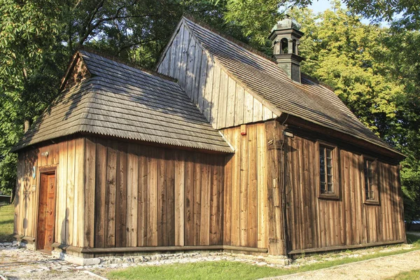 Busko zdroj, polen - 15. august 2017: die hölzerne kirche von st leonard — Stockfoto