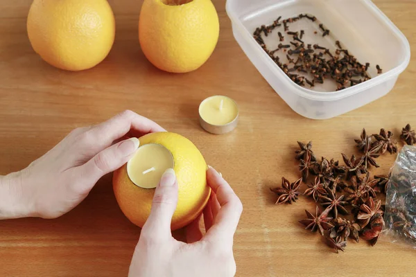 Hur man gör orange pomander Ball-tutorial — Stockfoto