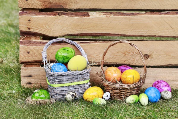 Traditional Easter basket with colorful eggs. — Stock Photo, Image