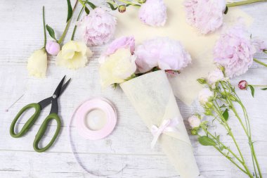 Gül ve EUS ile düğün misafirler için güzel bir hediye yapmak nasıl