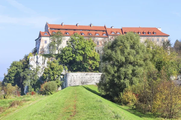 KRAKOW, POLONIA - 25 de julio de 2018: La abadía benedictina de Tyniec , — Foto de Stock