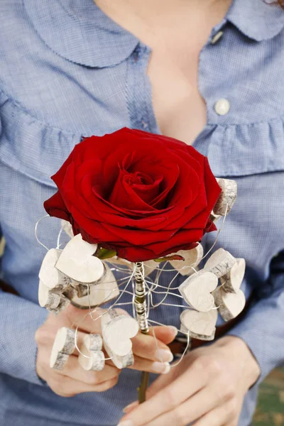 Woman holding red rose flower. — Stock Photo, Image