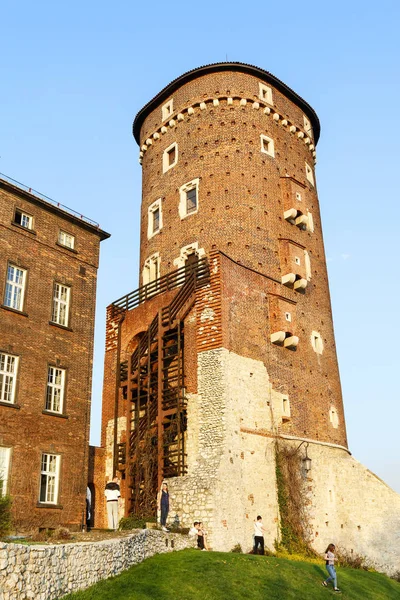 KRAKOW, POLONIA - 21 AGOSTO 2016: Castello Reale di Wawel — Foto Stock