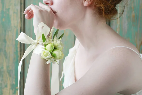 Bride wearing wrist corsage made of rose and eustoma flowers. — Stock Photo, Image