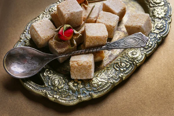 Braune Zuckerwürfel. — Stockfoto