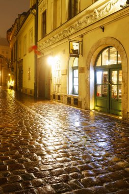 Krakow, Polonya - 11 Kasım 2017: Kanonicza stre'nin gece manzarası