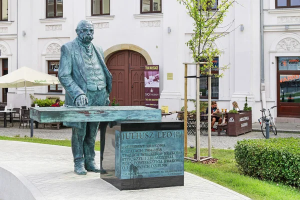 KRAKOW,POLAND - APRIL 11, 2018: Monument of Juliusz Leo — Stock Photo, Image