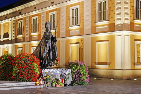 WADOWICE ,POLAND - APRIL 27, 2015: Monument of Pope John Paul II — Stock Photo, Image