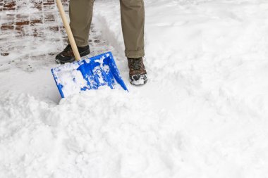 Adam kar kaldırım kar fırtınası sonra kaldırma.