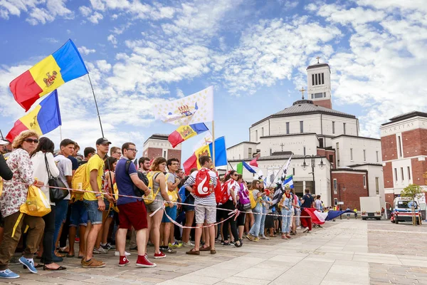 KRAKOW, POLÓNIA - 26 de julho de 2016: Peregrinos no Centro João Paulo II — Fotografia de Stock