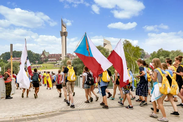 KRAKOW, POLÓNIA - 26 de julho de 2016: Peregrinos no Centro João Paulo II — Fotografia de Stock