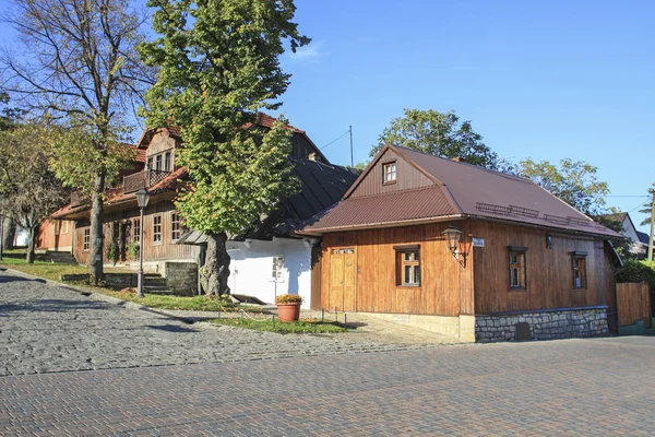 LANCKORONA, POLONIA - 17 de septiembre de 2016: Centro histórico de la ciudad de —  Fotos de Stock