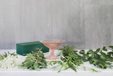 Nasıl yaz düğünü için modern tablonun merkezinde yapmak. Çok