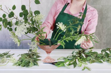 Nasıl yaz düğünü için modern tablonun merkezinde yapmak. Çok