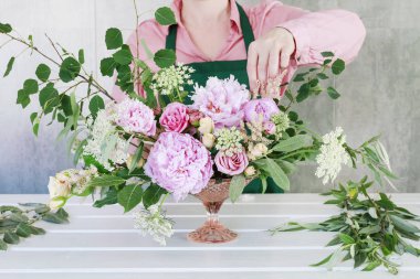 Nasıl yaz düğünü için modern tablonun merkezinde yapmak. Çok