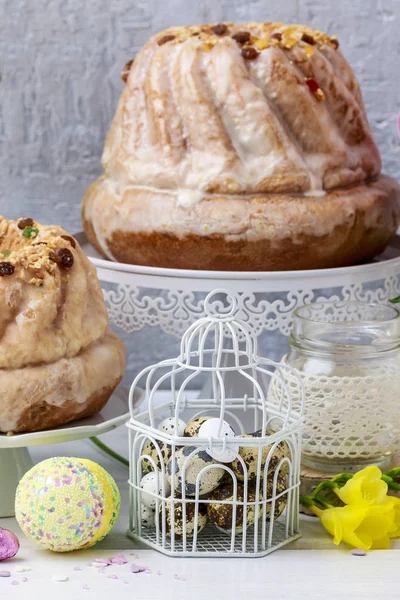 Easter table with food and flowers — Stock Photo, Image