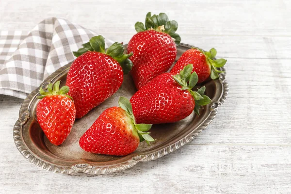Strawberries on a silver plate. — Stock Photo, Image