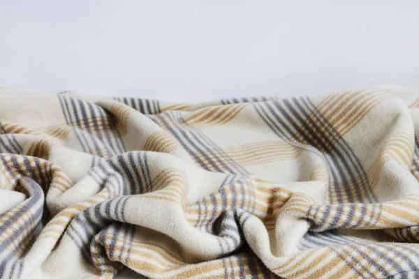 Bej battaniye ve çarşaf. 